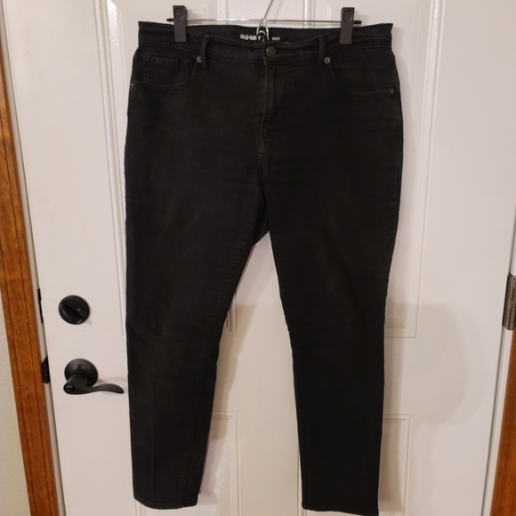 Black Mid-Rise Skinny Jeans - Curvy, short length - Picture 1 of 4